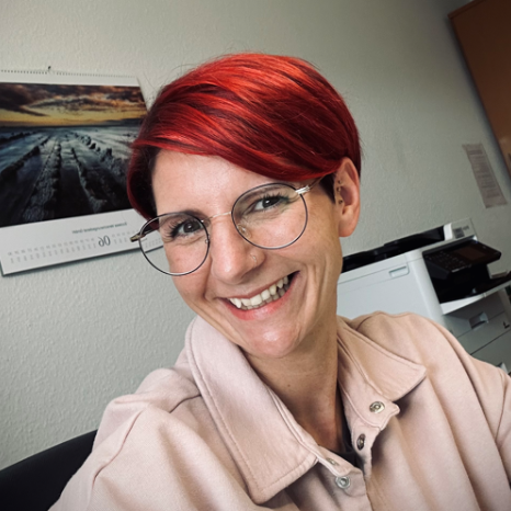 Janine van Aken Mitarbeiterinnen-Portrait