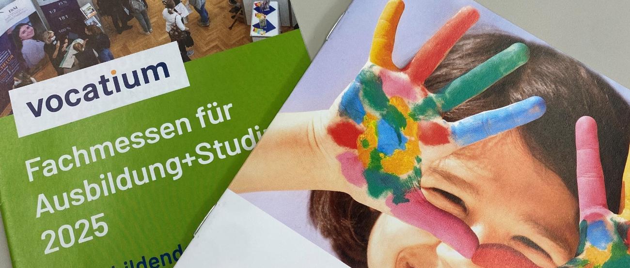 Unikathe Broschüren und Merchandise-Artikel