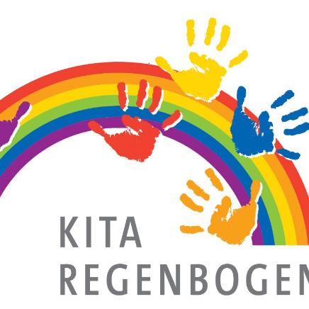 Kita Logo mit buntem Regenbogen und bunten Abdrücken von Händen. Unten steht der Name der Kita
