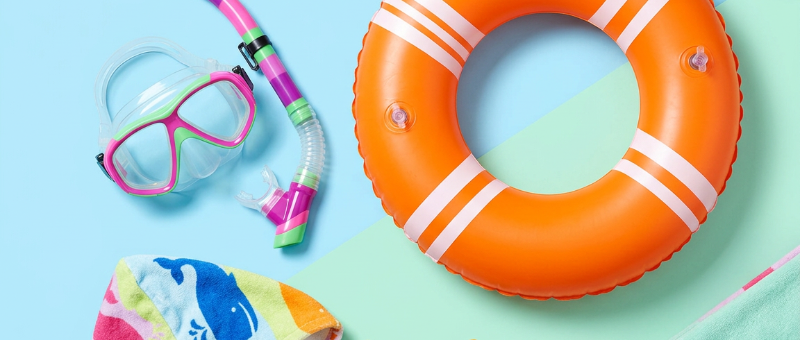 Badeponcho für Kinder, Taucherbrille und Schnorchel, Schwimmreifen, Schaufel