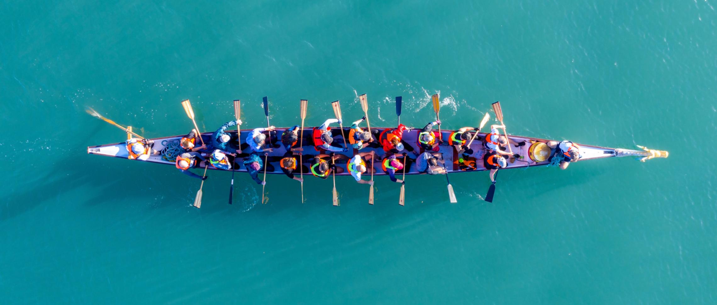 Teamarbeit - gemeinsam in einem Boot