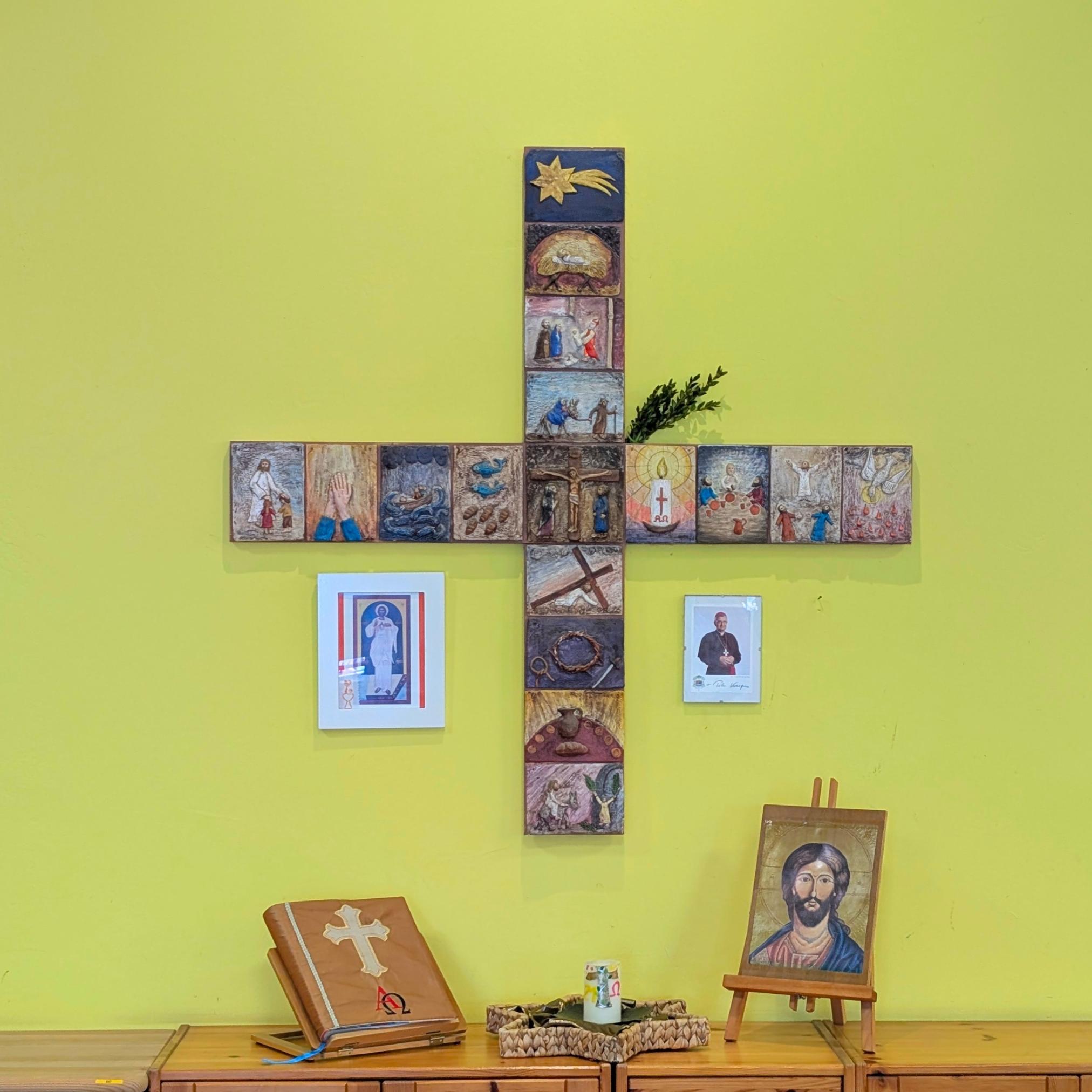 Kreuz im Foyer
