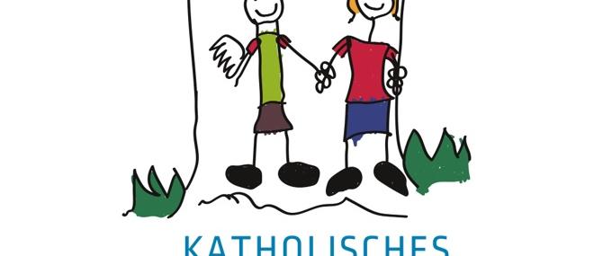 Zwei gezeichnete Kinder in einem Haus unter einer Sonne bilden das Logo der Kita. Darunter steht: 'Katholisches Kinder- und Famil9ienzentrum im Bistum Mainz