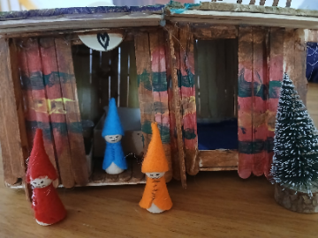 Gebasteltes Wichtelhaus