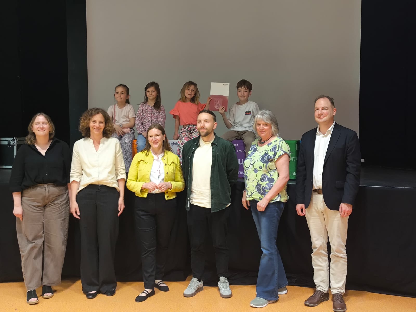 Kinder und ErzieherInnen erhalten Kinderrechtepreis