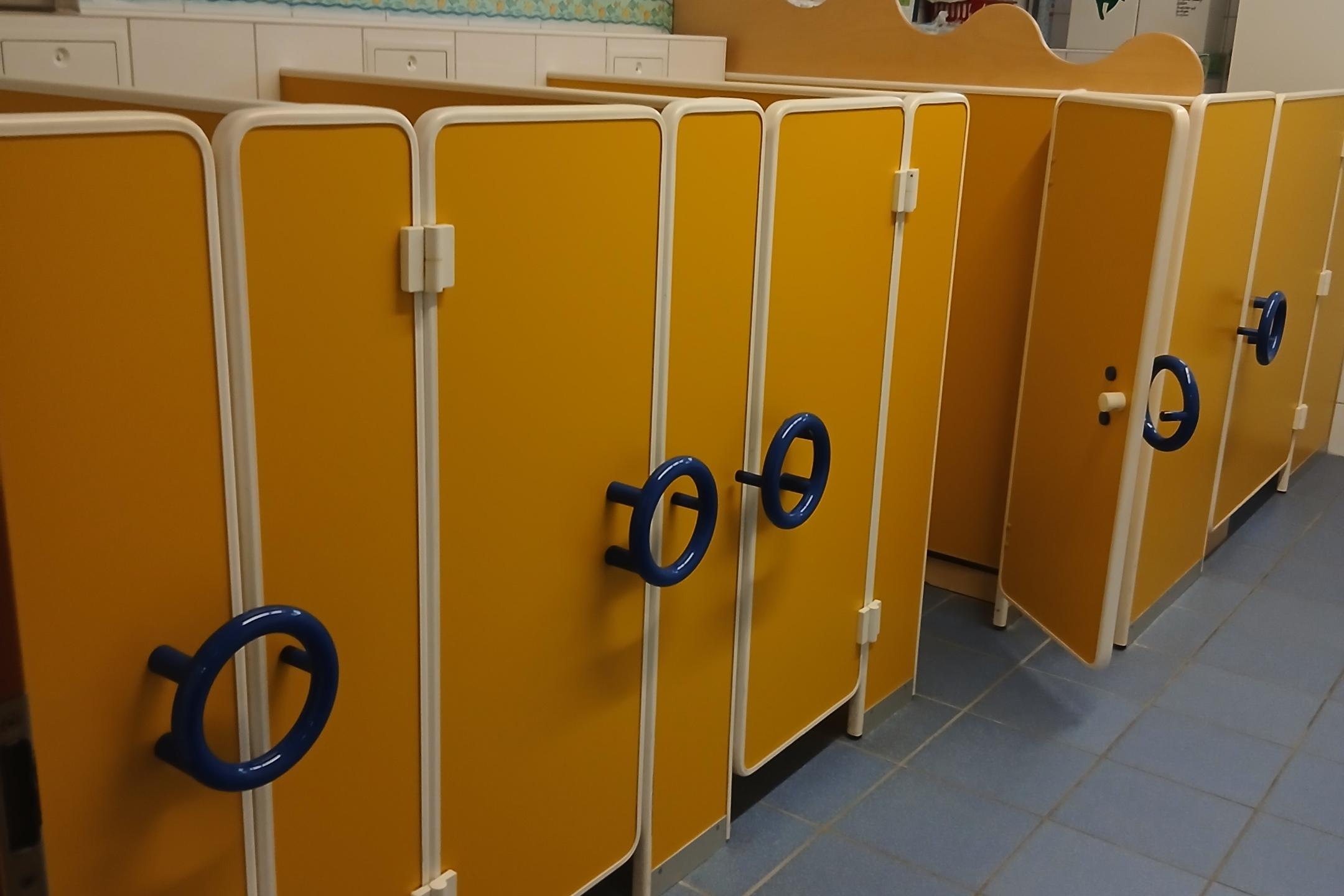 Kindertoiletten unteres Bad