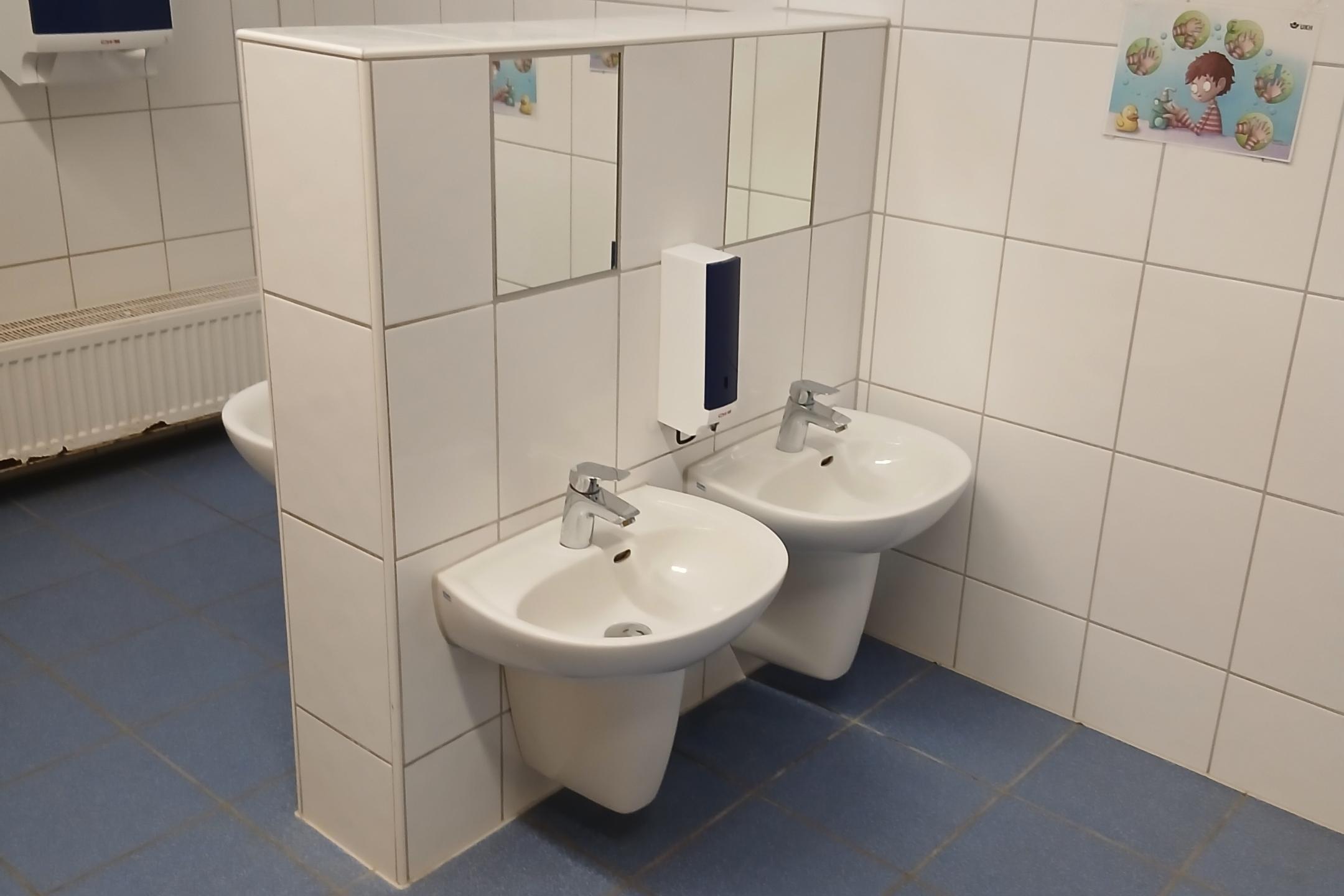 Waschbecken unteres Bad