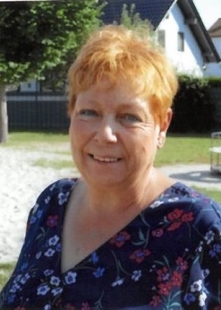 Eine Frau mit blonden Haaren